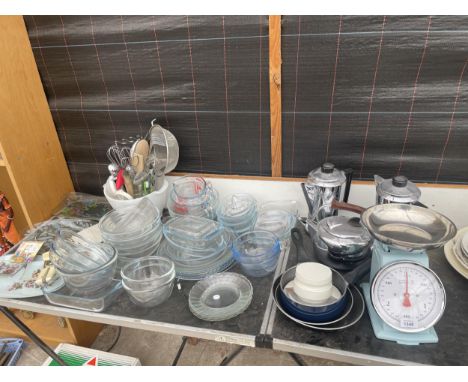 A LARGE QUANTITY OF KITCHEN ITEMS TO INCLUDE SCALES, COFFEE POTS AND PIREX DISHES ETC 