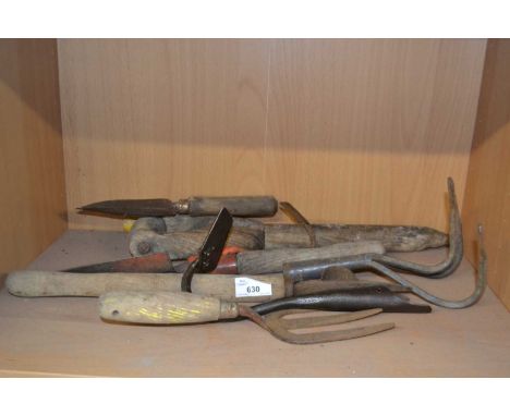 Bundle of mixed garden tools