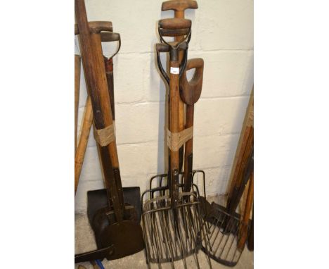 Bundle of tools to include a range of beet or potato lifting forks