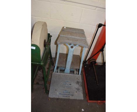 Vintage sack scales marked 'The Everlite Scale, Sole makers Walker-Leyton, Norwich'