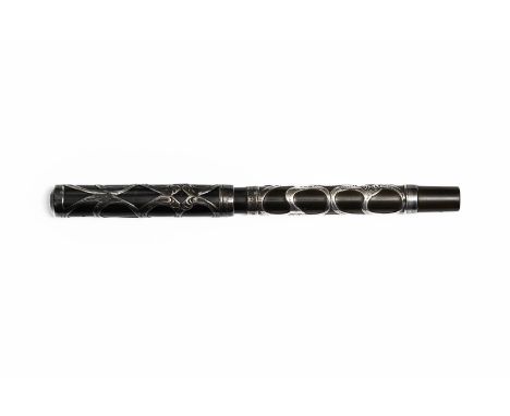Parker Lucky Curve 14 sterling silver Heath filigree over black hard rubber fountain pen. An early Parker heavy sterling silv