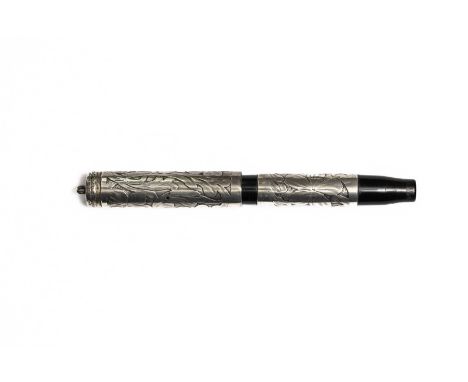 Parker Lucky Curve 32 acid etched sterling silver overlay fountain pen. This was one of Parkerâ€™s few models with this sort 
