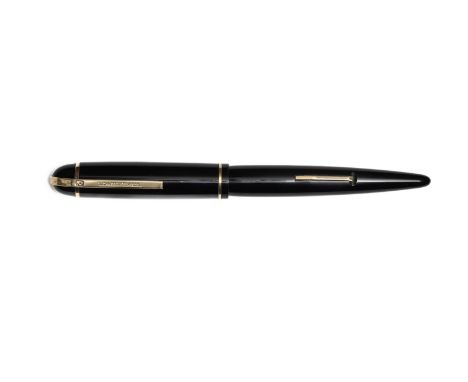 Wahl Eversharp Skyline Executive fountain pen in black. The Skyline was designed by Henry Dreyfuss, known for his streamlined