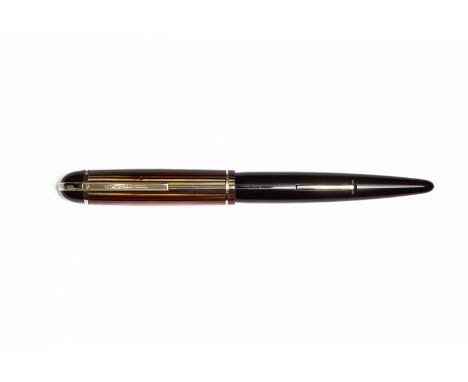 Wahl Eversharp Skyline Executive fountain pen in burgundy with striped cap. The Skyline was designed by Henry Dreyfuss, known