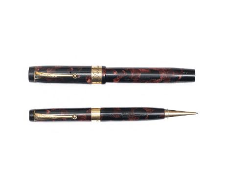 Parker Duofold Senior streamlined fountain pen set in black/burgundy marble. This set has uncommon wide gold filled cap bands