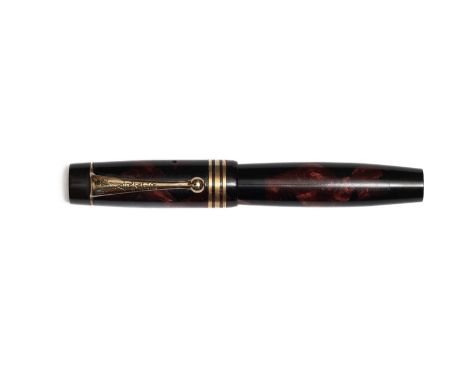 Vest-Parker Duofold fountain pen in Burgundy & Black. Often known as the vest pocket, the Vest-Parker was produced throughout