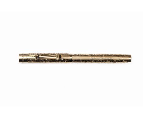 Wahl Eversharp solid 14 K gold Hanlin pattern fountain pen. The Hanlin engine turned and hand engraved pattern with vertical 