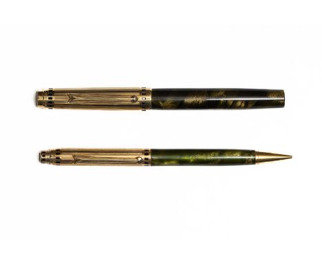 Wahl Eversharp half Coronet green web fountain pen set. The Coronet was made in a half version with metal cap and full versio