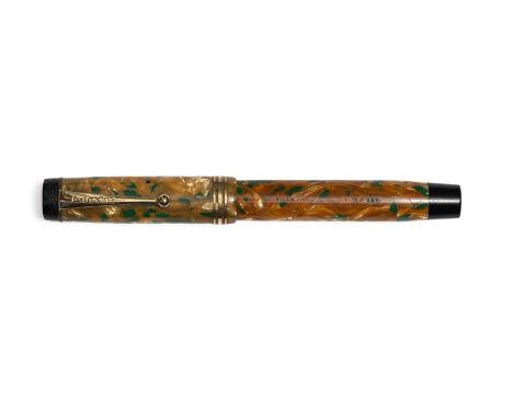 Parker Duofold Senior pearl marble with green prototype/test market fountain pen. This Parker Duofold Senior produced in a ra