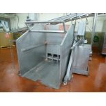 (Formulation) s/s hydraulic bin dumper 4 ft. x 5 ft. 3 000 lbs. cap. c/w hydraulic power pack