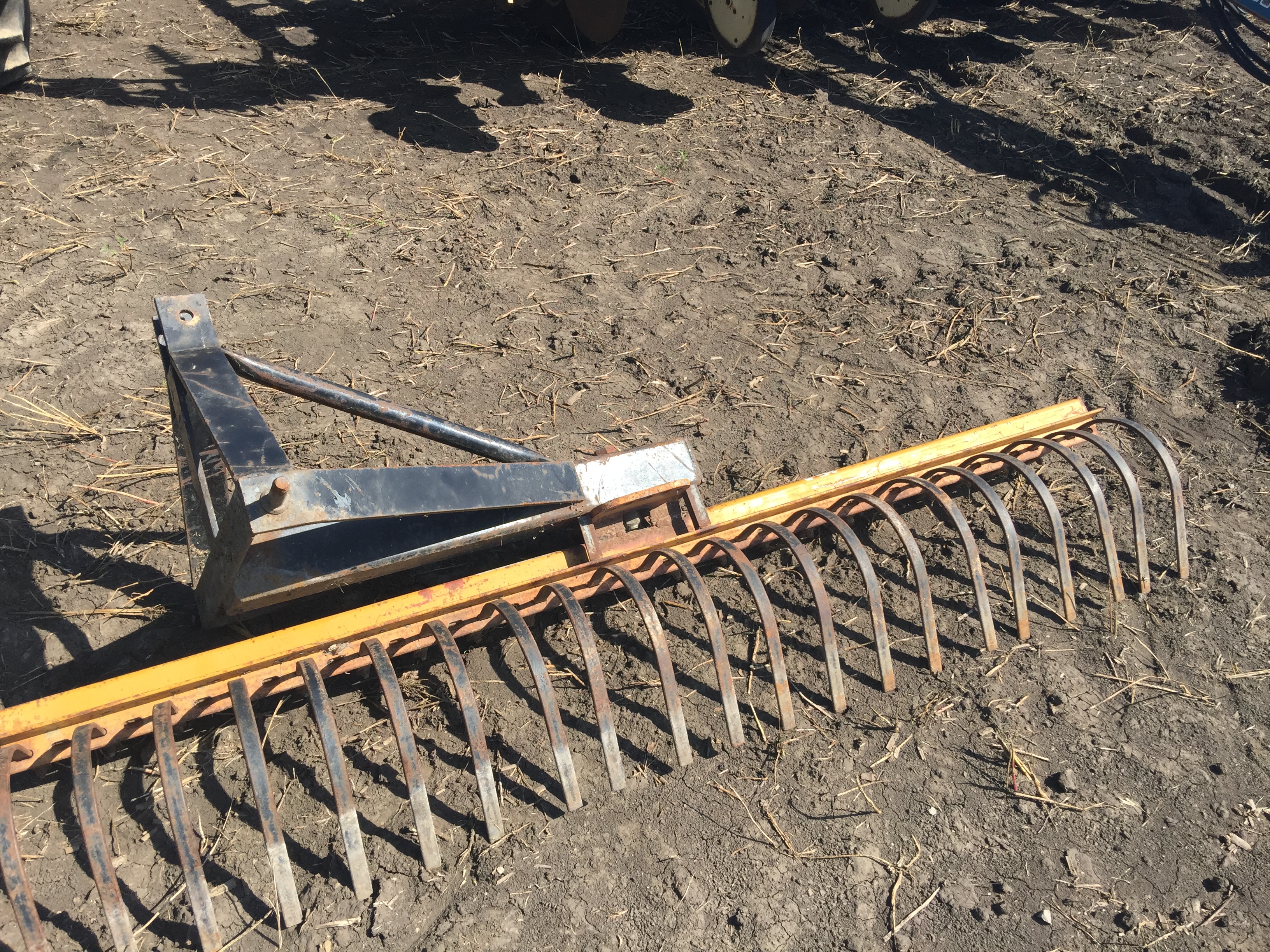 Lot 97 M&D 3 pt Root rake