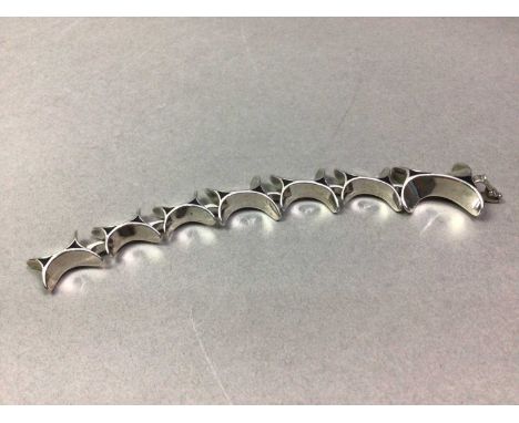 SCANDANAVIAN MODERNIST SILVER BRACELET LONDON IMPORT MARKS AND MAKER'S MARK MJ  the graduated and reticulated links with blac