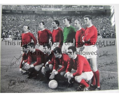MANCHESTER  UNITED      Autographed 16 x 12 photo of players lining up for a team photo prior to a 3-3 draw with Real Madrid 