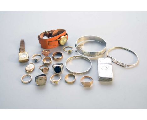 Two 9ct gold wedding bands, together with two 9ct gold signet rings, three further 9ct gold rings, two yellow metal rings, a 