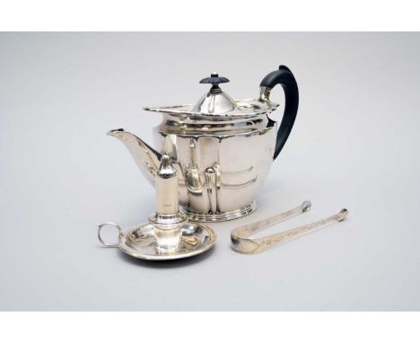 A silver teapot, Goldsmiths &amp; Silversmiths Co, London 1900, of shaped oval form with ebonised handle and finial, 15cm hig