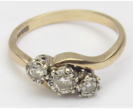 [2.77g, P] - a vintage 9ct gold ring with three diamonds in a crossover setting, the diamonds assessed as 0.5ct, the central 