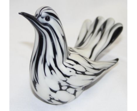 A vintage Archimede Seguso (1909-1999) for Murano glass, a mid-century Bianco Negro glass dove, label to base, approx 13cm wi