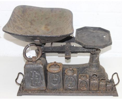 Vintage set of weighing scales with integrated stand for weights, marked Class II to weigh 40lb, set of weights complete 1/4o