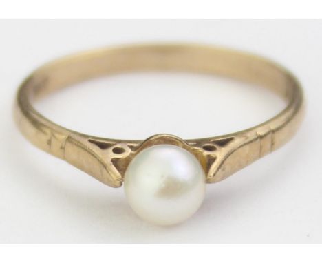 [1.69g, N] - a vintage 9ct gold ring set with pearl, marked for London 1967