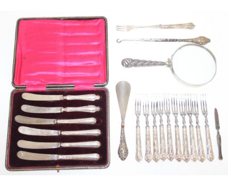 Qty of assorted silver handled items to inc a silver handled magnifying glass, forks, button hook and shoe horn etc, various 