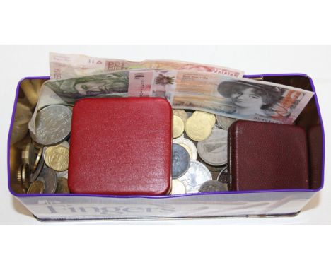 Qty of assorted mixed world and British coins and banknotes to inc a £5 coin, a Scottish £10 note and other currency, some me