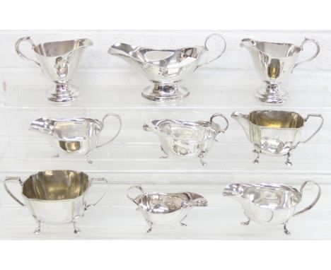 Qty of antique and later silver plated sauce or cream jugs and gravy boats, to incl Art Deco examples and one by Mappin &amp;