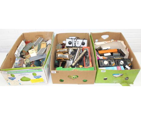 Large qty of OO gauge toy train equipment to incl Hornby locomotive, rolling stock, Duette twin supply power unit, scenery/bu