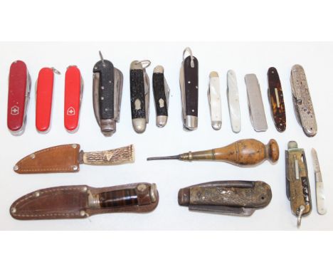Qty of vintage penknives, jackknives and other small tools, to incl a Johnson Western example, and a small silver-bladed frui