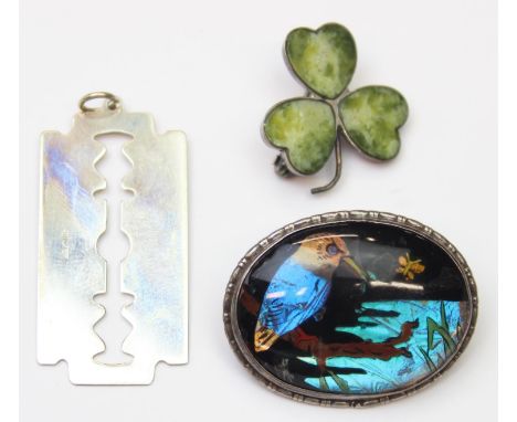 Three silver and silver mounted pieces of jewellery to inc a razor blade pendant, a silver and green stone shamrock brooch an