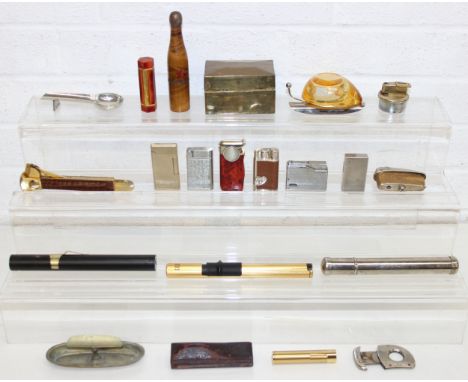Qty of smoking related items to incl ashtrays, cigar holders, lighters, cigar cutter etc
