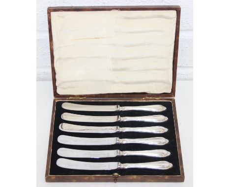 A boxed set of six silver handled butter knives, the handles marked for Sheffield 1927 by Martin Hall &amp; Co Ltd, marked st