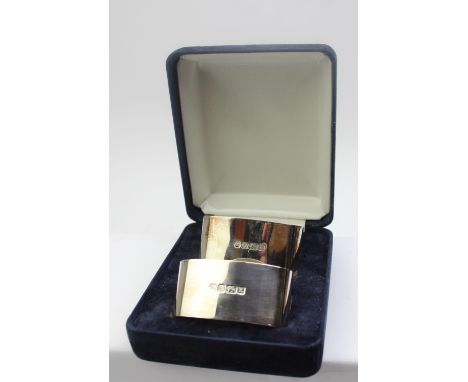 [65.24g] - a boxed pair of silver napkin rings, Sheffield 1997 by Carr's of Sheffield Ltd, plain form, each 56mm wide