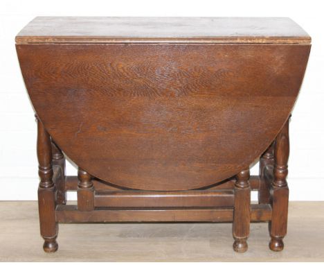 A 17th century style Oak gate-leg table with turned legs, 92cm x 41cm (137cm when open) x 77cm