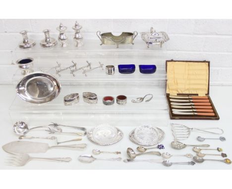 [3.5kg] - Qty of antique and later silver-plated items to incl a boxed set of butter knives, cruet sets, napkin rings, flatwa