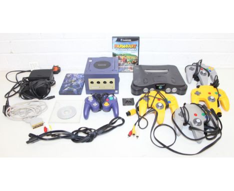 Mix of vintage Nintendo items to incl an N64 games console and GameCube, with a number of control pads in various colours, Ze