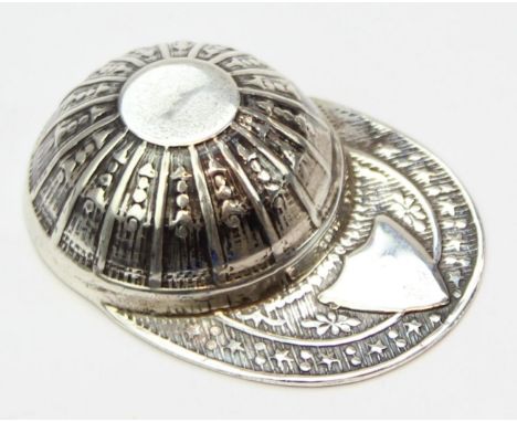 A silver caddy spoon formed as a decorative Jockey cap, marked 925 and XRF confirmed, 55mm wide