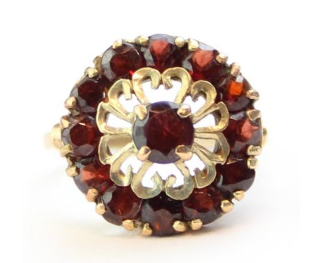 [4.74g, N] - a 9ct gold and garnet cluster ring, shank marked for London 1973