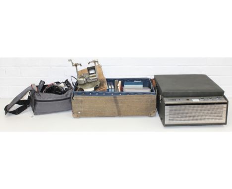 Assorted vintage camera/projecter equipment to incl a Pentax ME Super camera with 50mm lens and other accessories, projector 