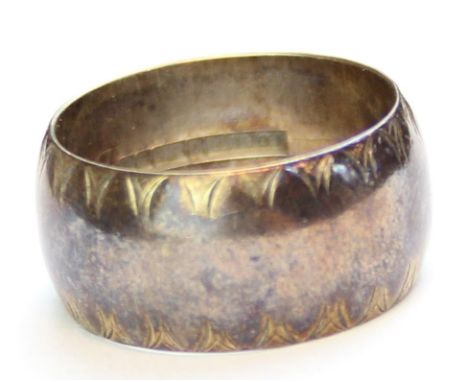 [6.88g, L] - an unusual 9ct gold band ring with toned finish, marked for Birmingham 1971, XRF confirmed