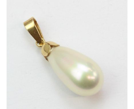 [1.82g] - a vintage 18ct yellow gold mounted and faux pearl pendant, marked 750 and XRF confirmed, 25mm tall