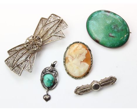 Five assorted silver and silver mounted pendants and brooches to inc a Ruskin style brooch by Henry James Hulbert, a silver f