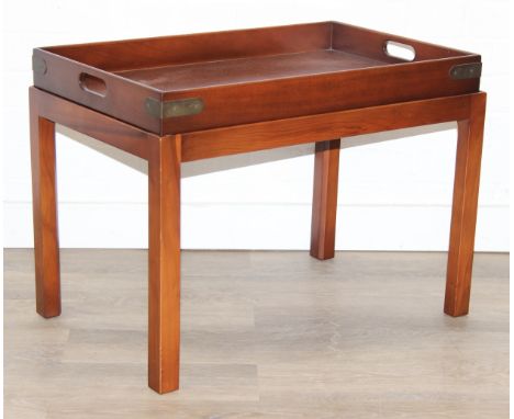 An antique style butler's serving tray on stand, mahogany finish, 20th century, 66cm x 43cm x 50cm