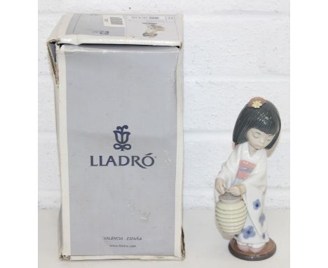 Lladro figures - 06231 Oriental Lantern, 19cm tall, boxed