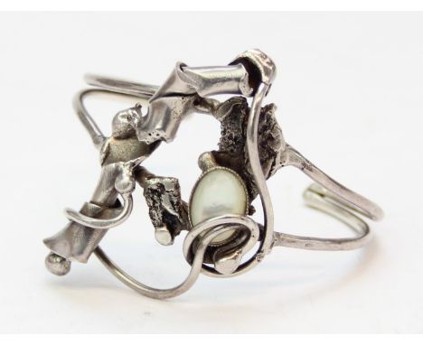 A retro silver cuff bangle of abstract form set with a mother of pearl cabochon, unmarked but XRF confirmed as 925 silver, 34