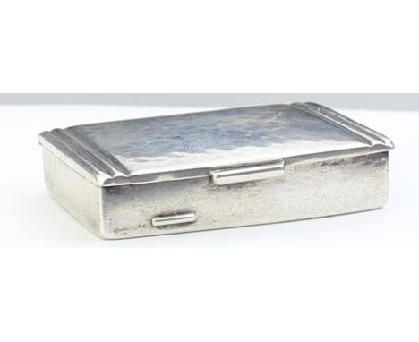 A German 835 silver pill box or snuff box with planished finish, gilt lined interior, German marks, likely early 20th century