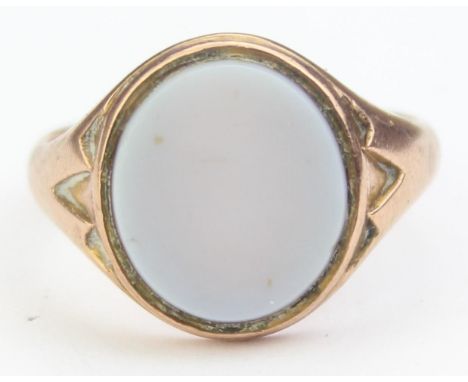 [5.05g, S] - 9ct gold signet ring with white agate style stone, marked for Chester 1911