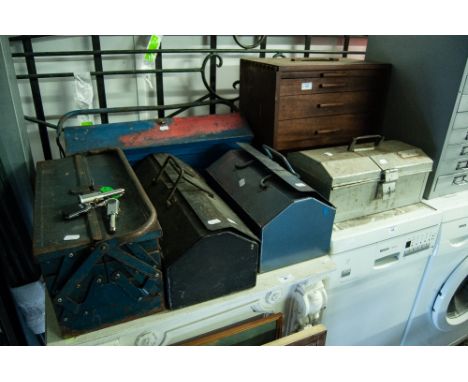 A LARGE QUANTITY OF TOOLS VARIOUS ALL IN METAL CANTILEVER TOOL BOXES AND A WOODEN FOUR DRAWER SMALL CHEST WITH TOOLS 