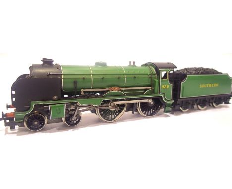 Hornby Stowe 928 Southern Green. P&P Group 1 (£14+VAT for the first lot and £1+VAT for subsequent lots)Condition Report: Very