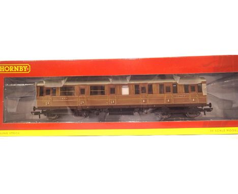 Hornby R4517 Gresley Suburban LNER lavatory composite coach 32456. P&P Group 1 (£14+VAT for the first lot and £1+VAT for subs