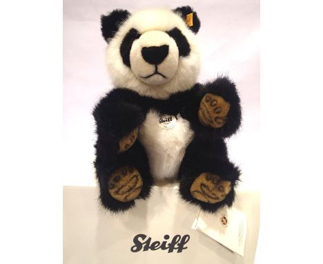 Steiff Panda, Manschli, 26 cm. P&P Group 1 (£14+VAT for the first lot and £1+VAT for subsequent lots)Condition Report: Excell